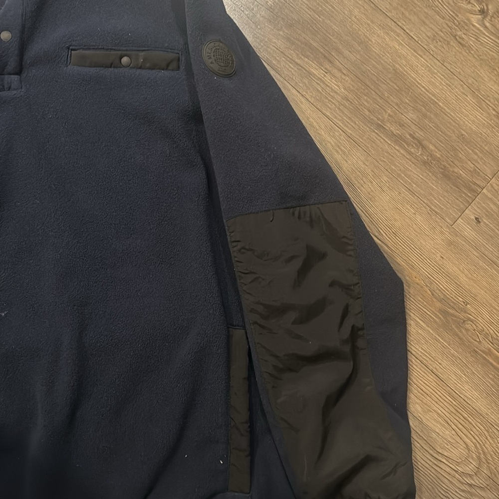 American Eagle crew neck fleece pullover - Picture 4 of 5